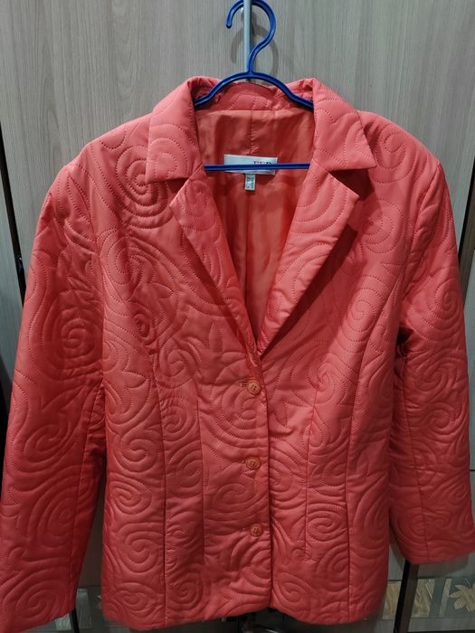 Продам! Новая куртка пиджак женская!