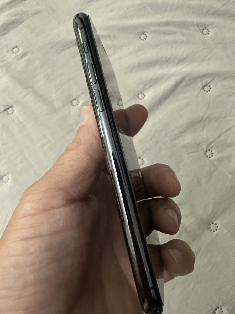Продавам iphone11 pro