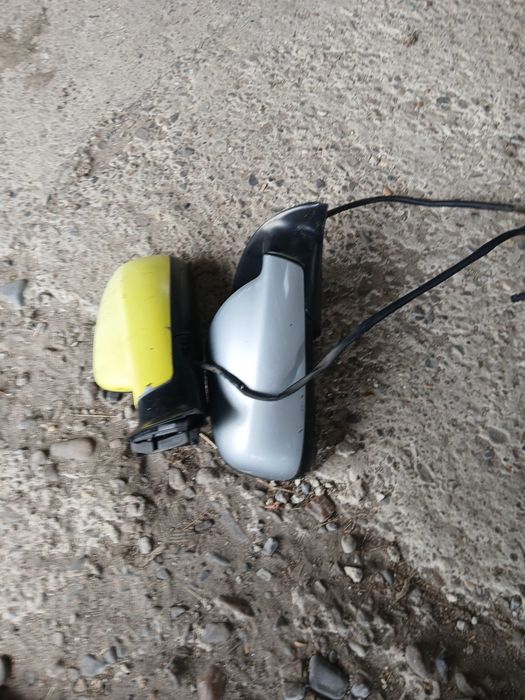 Vând oglinzi Peugeot 307