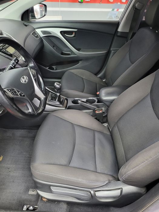 Hyundai Elantra 1.6 benzina, 132 cp, 2013