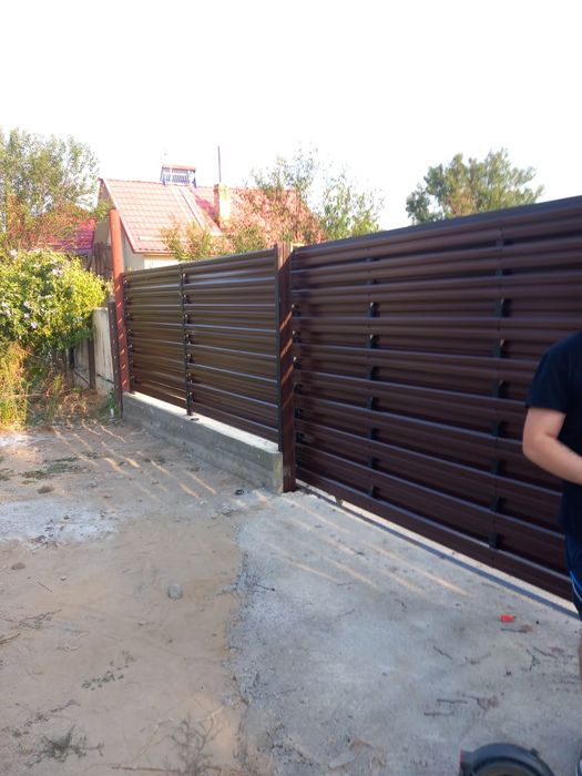 Construim garduri la comanda clientului orice model  cerută de  client