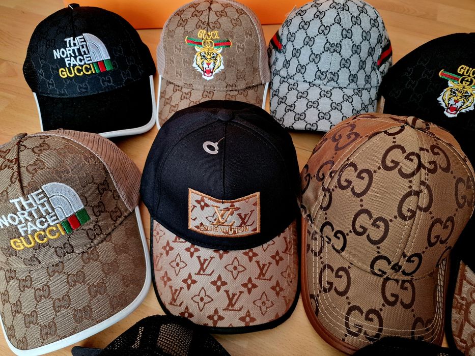 Sepci reglabile unisex diverse nuanțe, saculet, etichetă