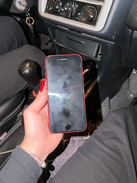 Iphone SE 2020 отличных состоянии