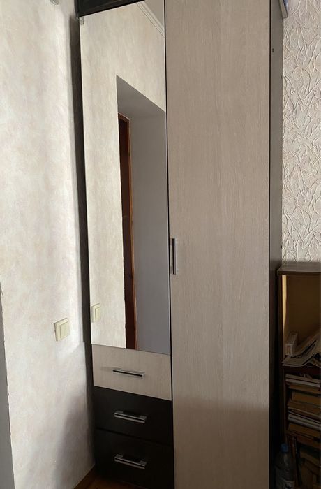 Продам Шкаф с зеркалом