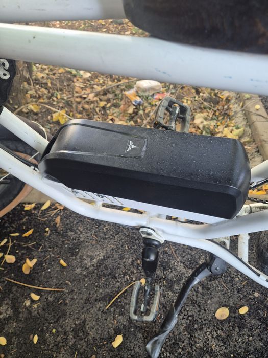 Bicicletă electrică de vânzare.