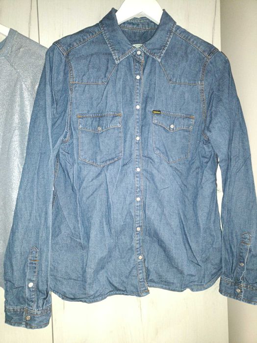 Pulover argintiu Orsay și cămașă blugi