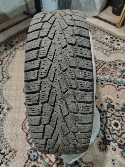 Продам резину в отличном состояние почти новый на 16