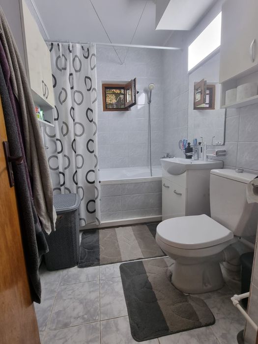 Iași  Spațiu comercial/ Apartament 4 camere de locuit