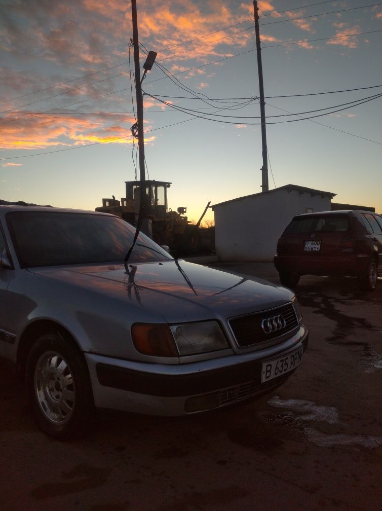 Audi  S4 1993 года