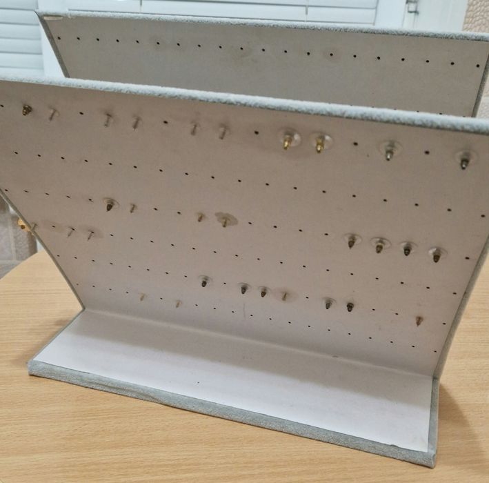 Планшет и органайзер для серёг и подставка для клатчей и др. вещей