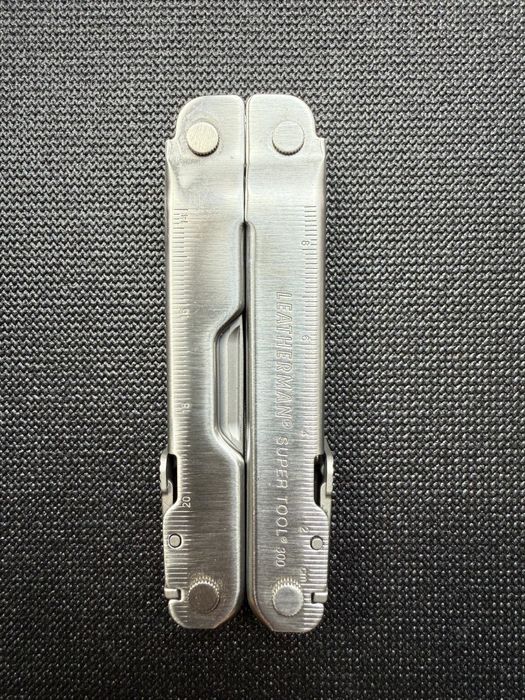 Vand multi-tool Leatherman Super Tool 300 cu husa din nylon