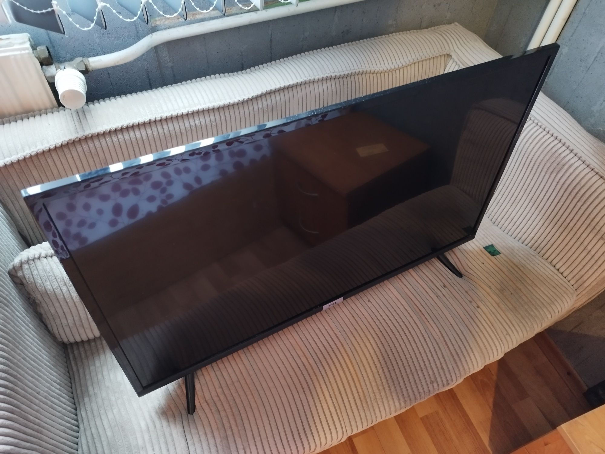 Проддавам телевизор TCL за части!