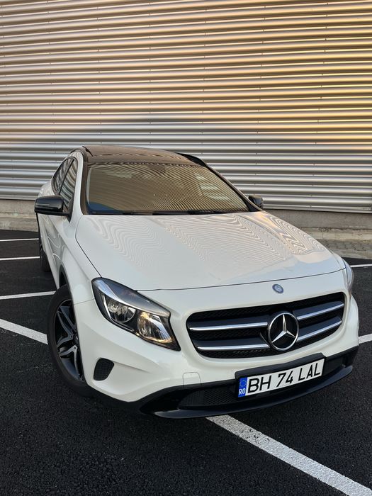 GLA200 motor 1.6 benzina 156 cp  *Automat *Panoramic