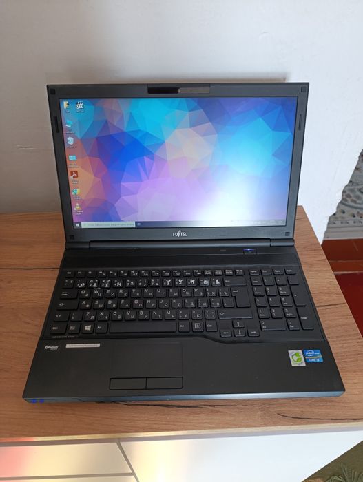 Ноутбук Fujitsu. Core i3-2370M/SSD 128Gb/DDR3 4Gb