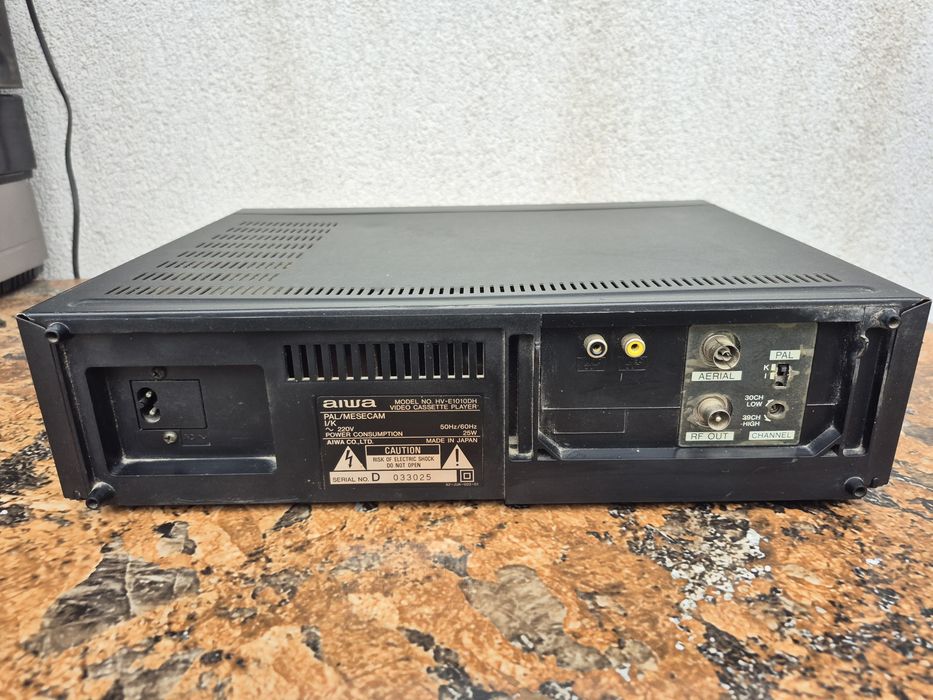 Vand video casette pleyer marca Aiwa model HV E 1010 DH made in japan