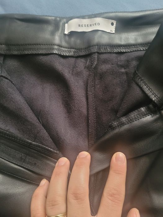 Vând pantaloni dama imitație de piele