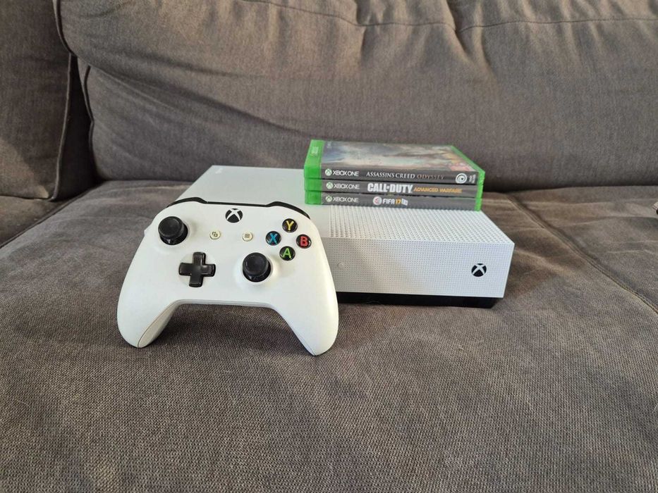 Vând XBOX one S 500 GB in stare buna, preț negociabil