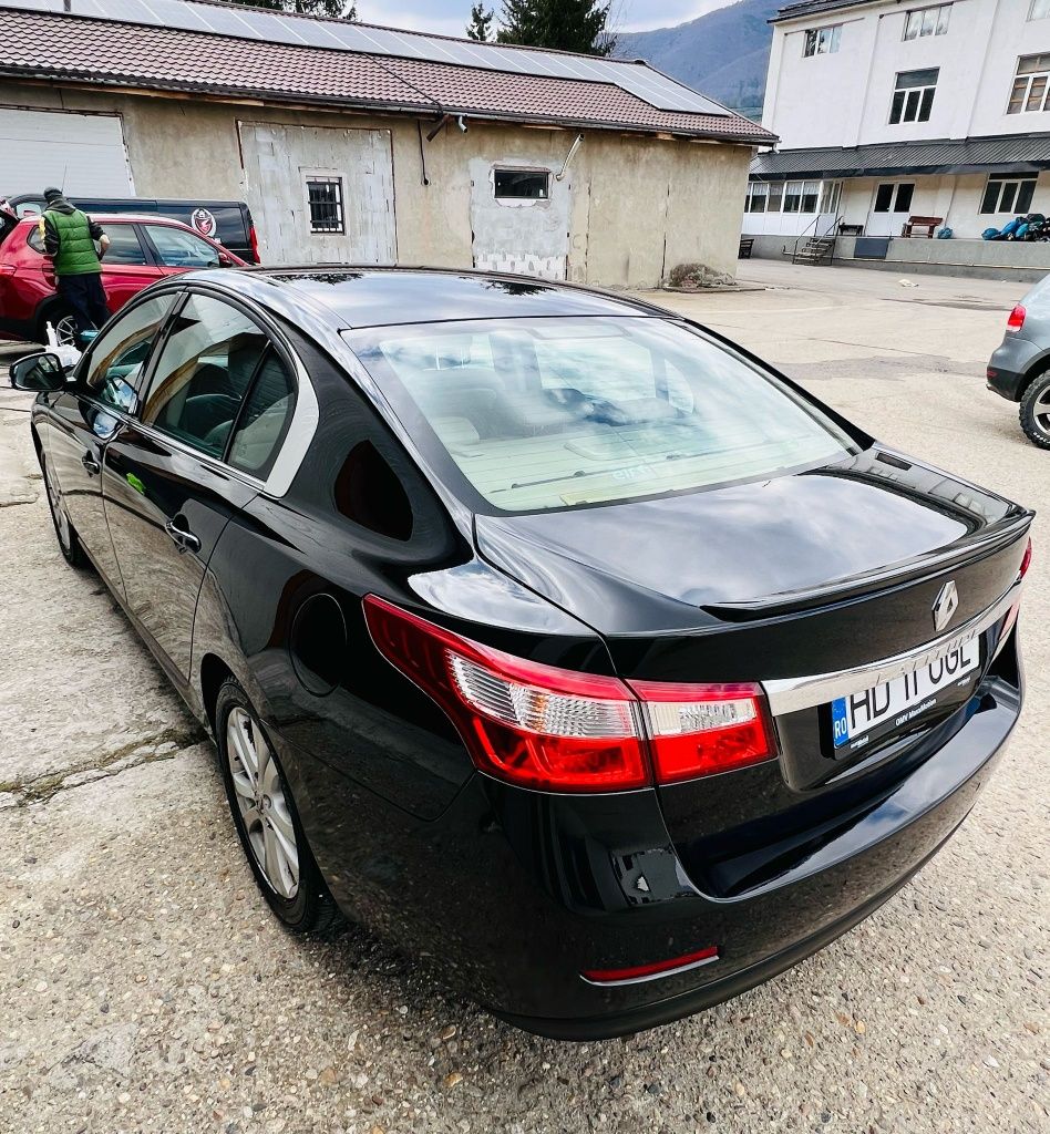 Autoturism Renault Latitude