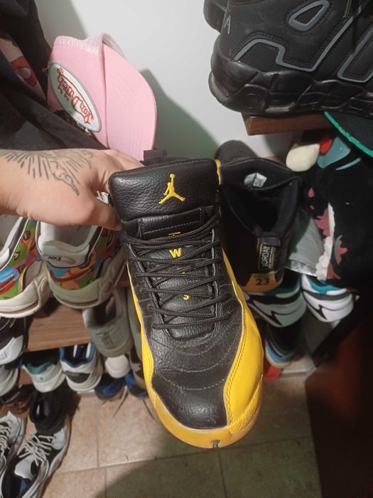 Jordan 12 черно жълто
