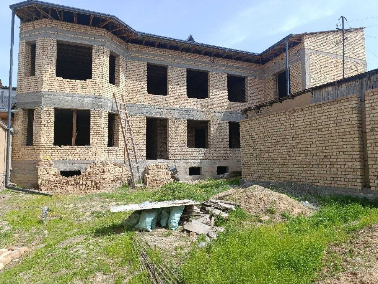 Продается недостроенный дом в центре Самарканда