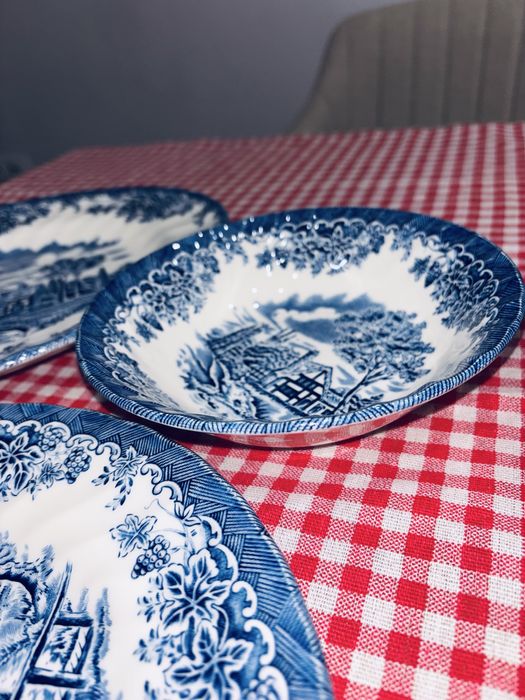 Порцеланов английски сервиз