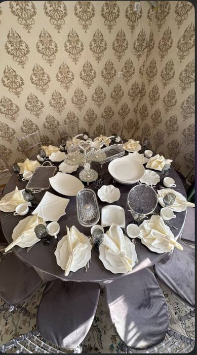 Для бизнеса стол и стулья посуда