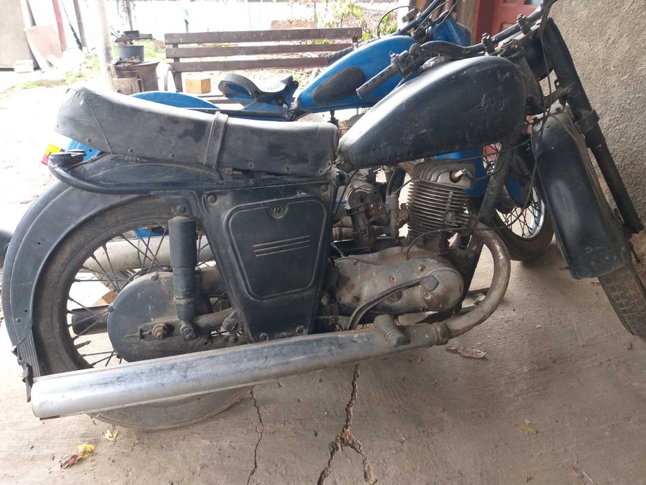 motocicleta Ij fara atas