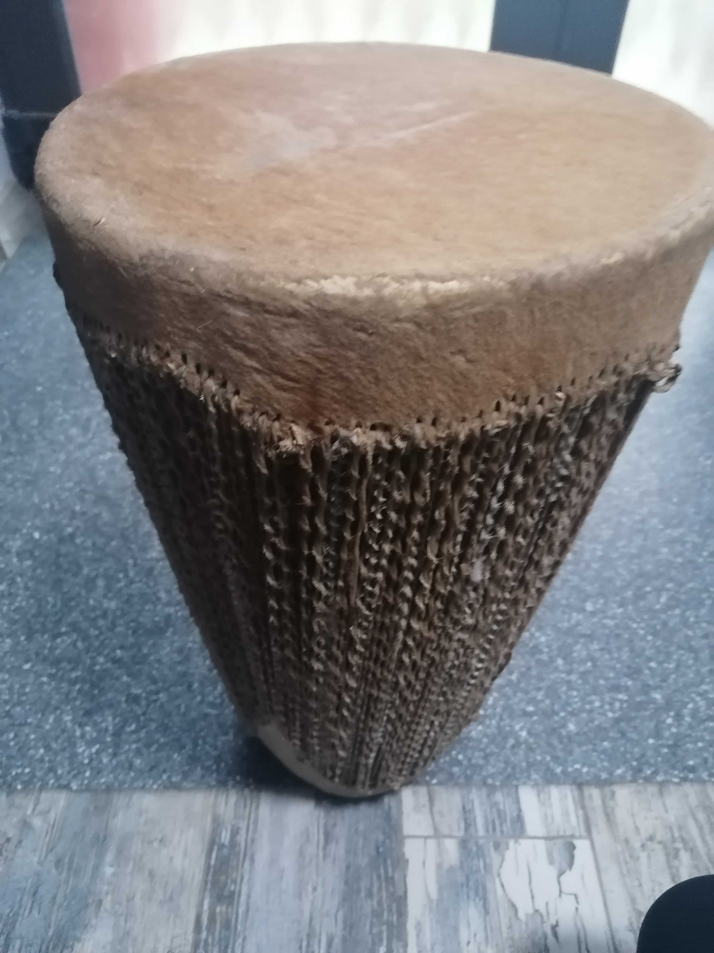 Tarabana din lemn și piele de caprioara