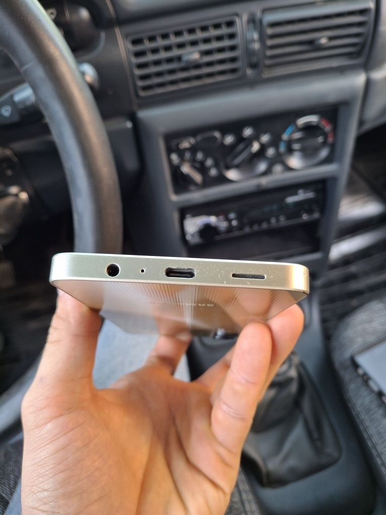 Samsung A06 4/64GB xolati yaxwi xamma joyi.iwlidi