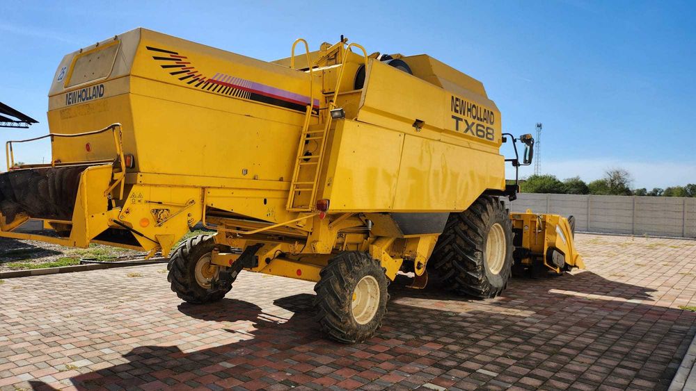 Combina New Holland TX68