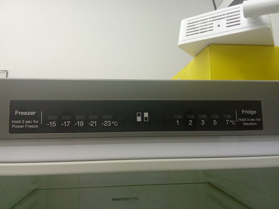 Дорогой  Холодильник состояние идеальное