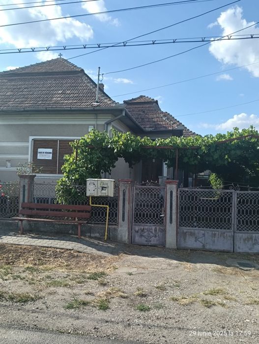 Casa de vânzare in loc.Unirea