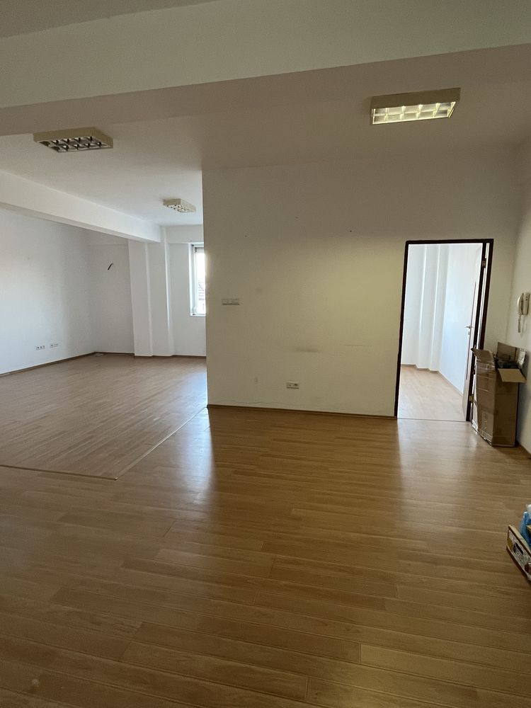 Vand apartament spatios pe str. H. Ibsen