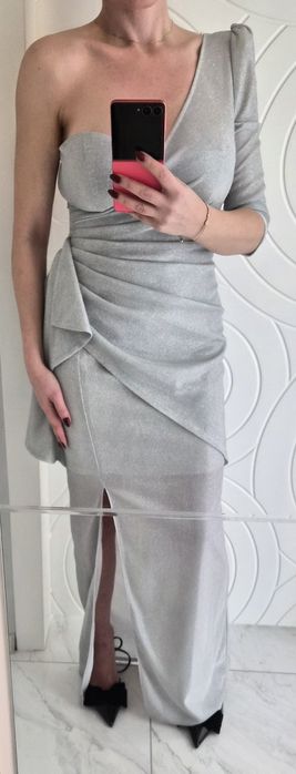 Официална рокля от бляскава материя