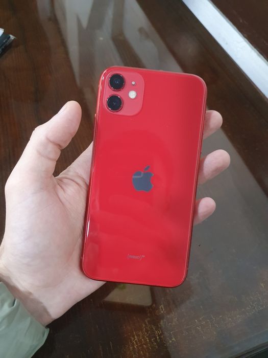 Продам или обменяю Айфон 11 стоит пороль на экране