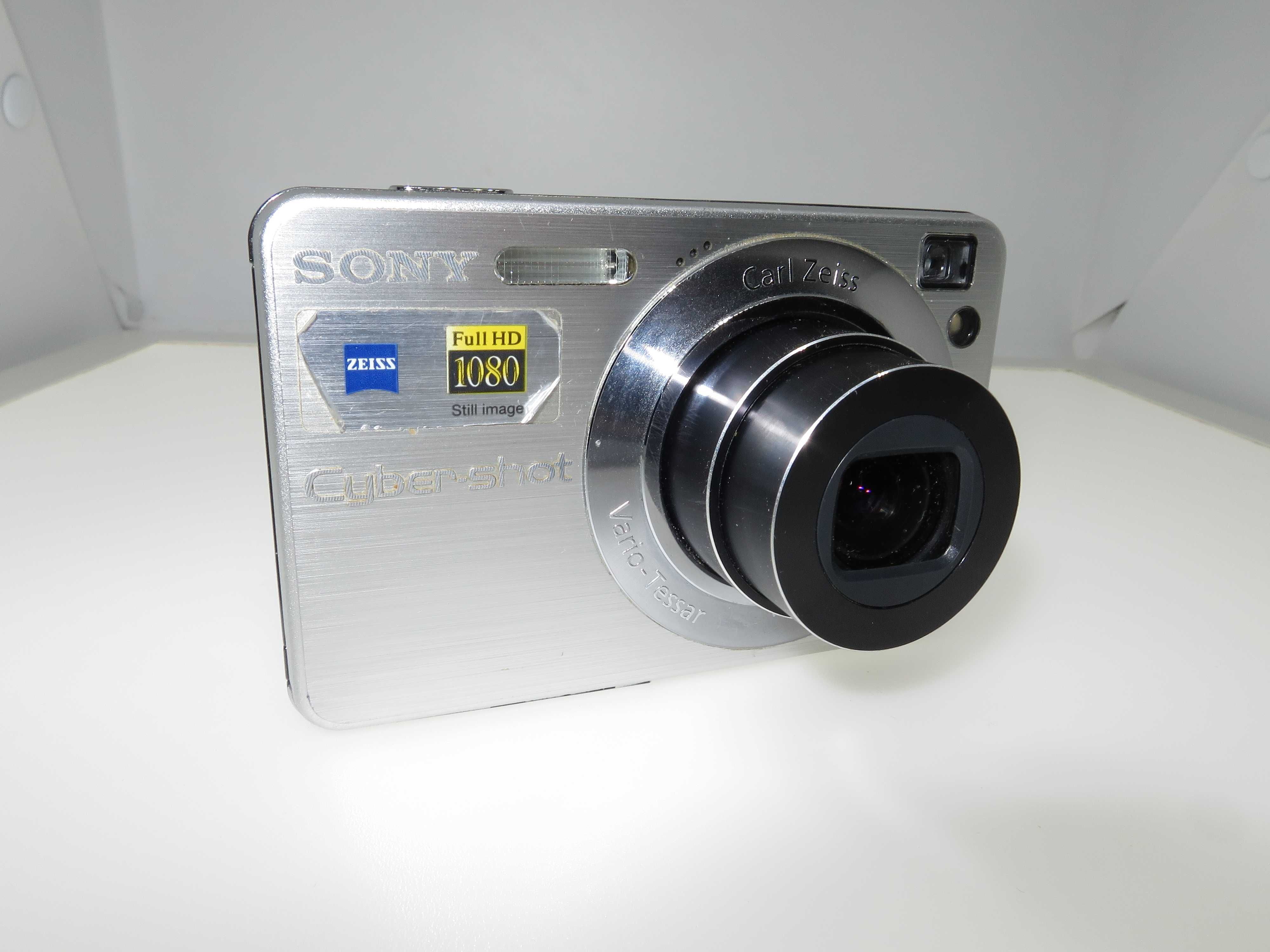 Sony Cyber-shot W120 компактен сребрист фотоапарат, работи отлично