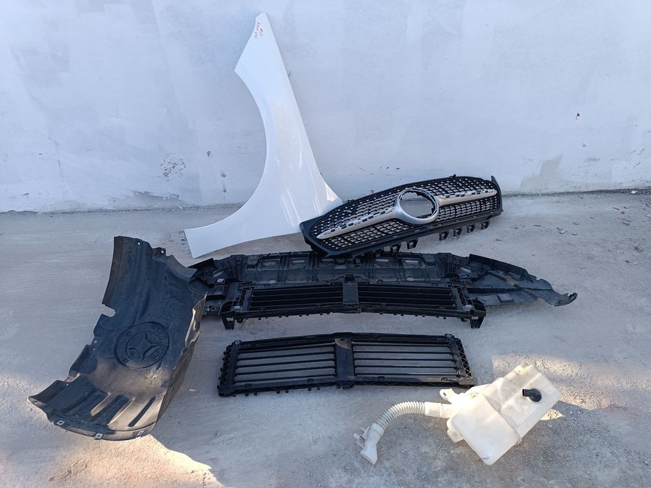 Grila Radiator/Scut,Carenaj/Vas Stropitor Mercedes CLA w118
