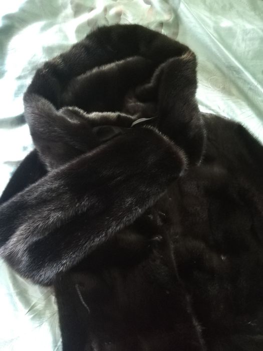 Продам 2 норковые шубы/ полушубок по цене одной