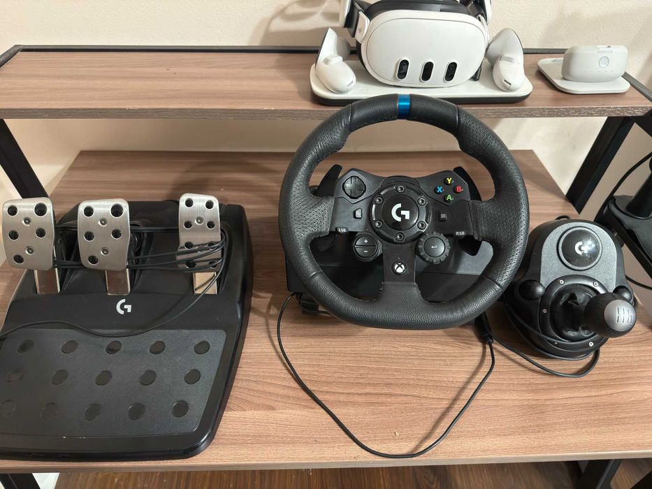 Игровой руль Logitech G923 TrueForce, полный комплект