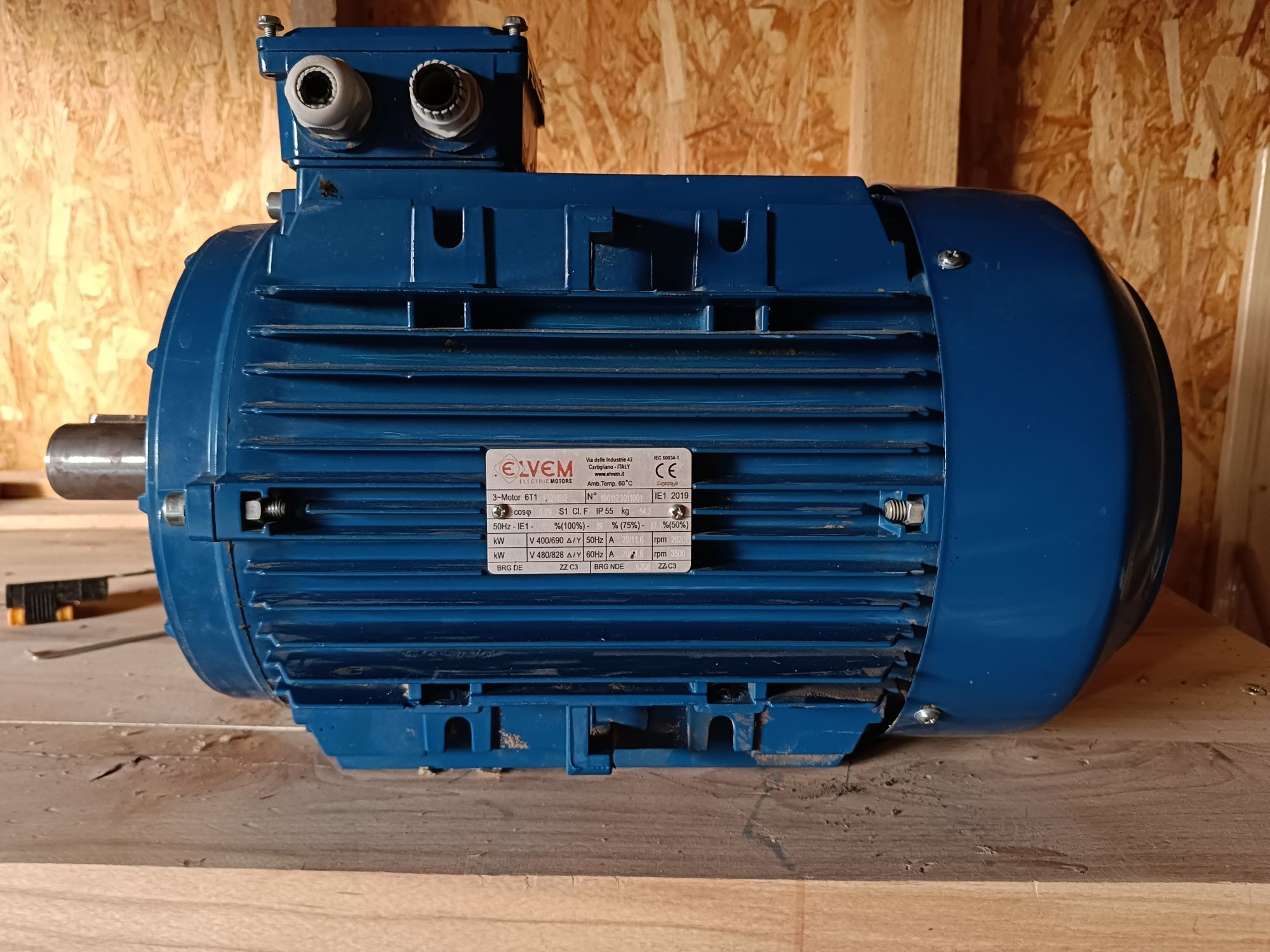 Vând motor trifazic 11kw 3000RPM