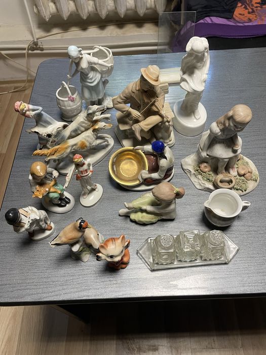 Vand diferite bibelouri din portelan