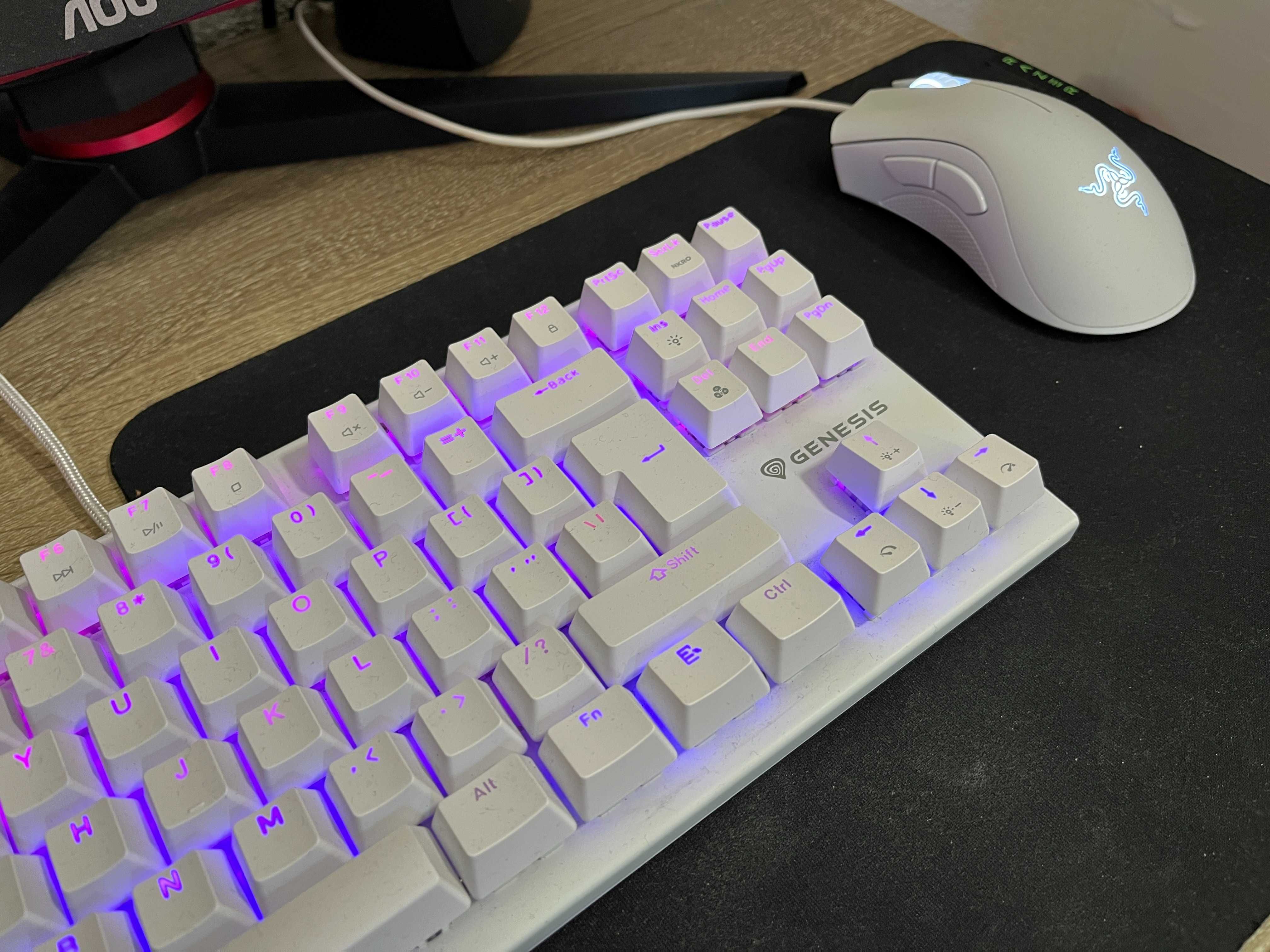 Продавам механична клавиатура Genesis Thor 303 TKL