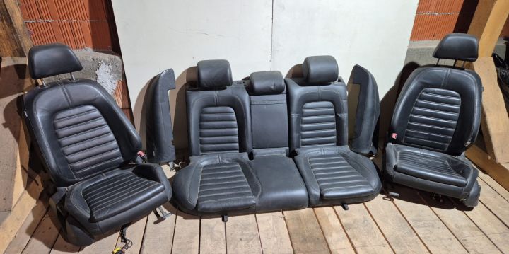 Set scaune piele Incalzire in scaunele din fata, cu isofix Volkswagen