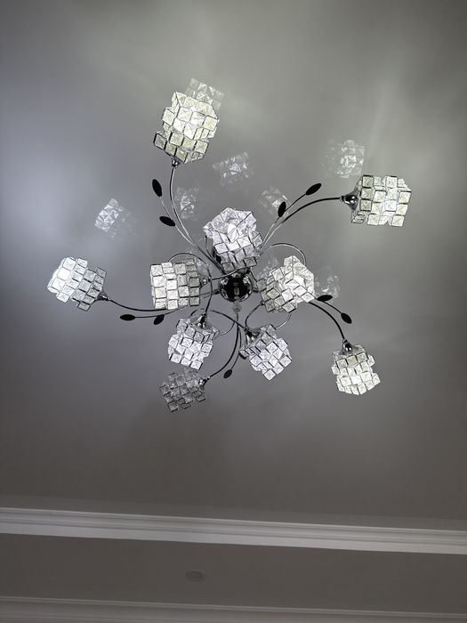 Люстра в хорошем состоянии!