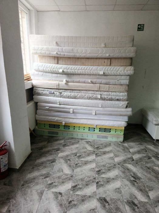 Vînd mobilă dormitoare bucătărie si multele altele