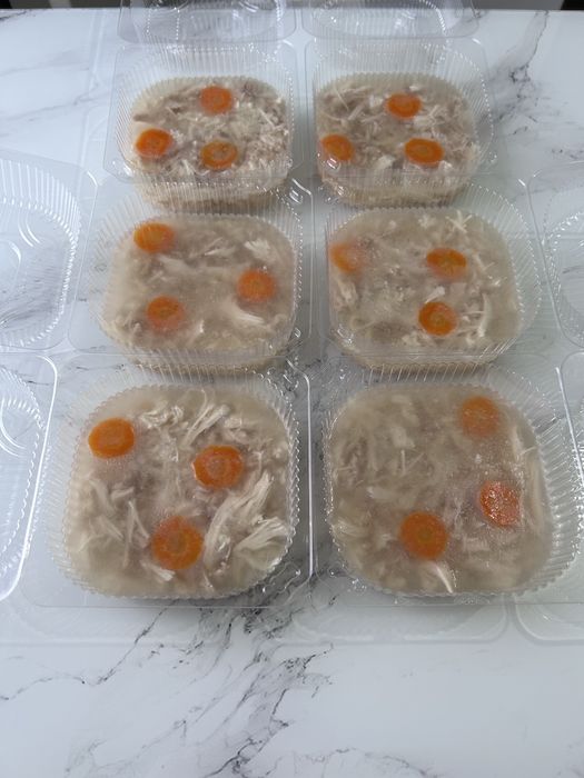 Домашний холодец с дом.горчицей. Из мяса  и бульона курицы.