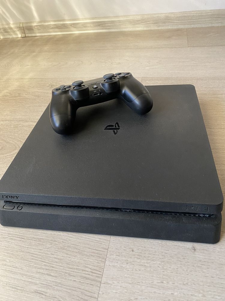 Sony playstation 4 slim. Два контролера.