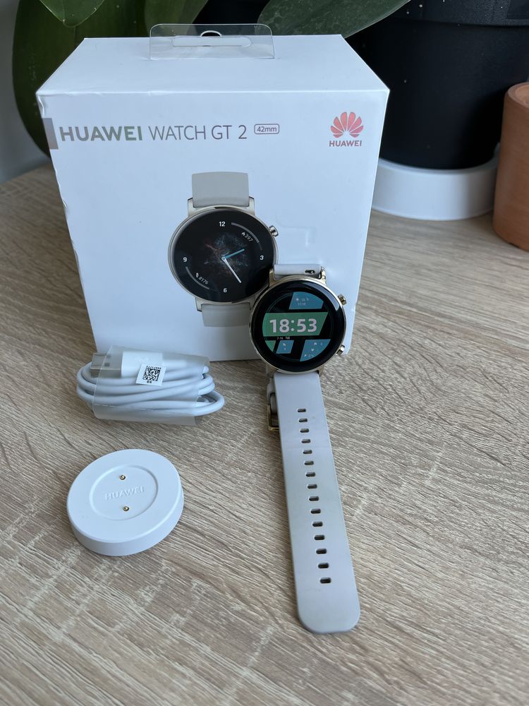 Продавам huawei watch GT 2 42mm
