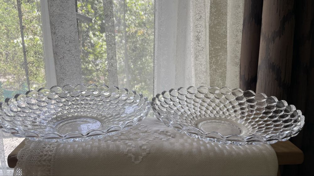 Продам две вазы из литого стекла