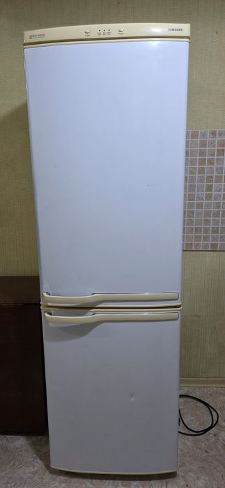 Холодильник Samsung
